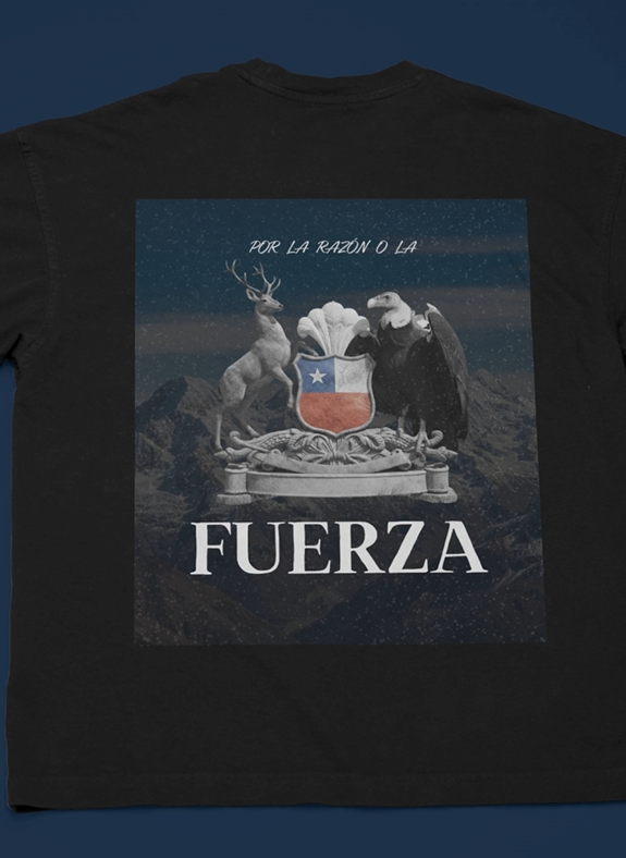 Polera POR LA RAZÓN O LA FUERZA